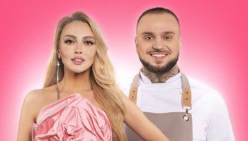 Он готовит, она руководит
